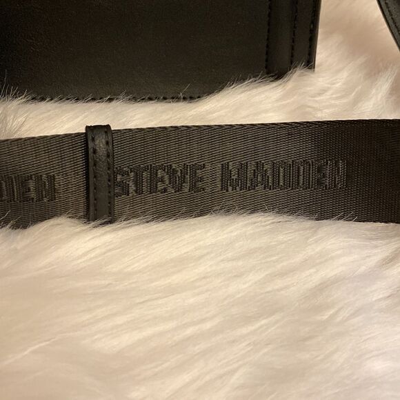 NWT Steve Madden (Bevelyn) Crossbody Bag w/ Airpod Pouch - Black - Viral TikTok - Picture 5 of 14